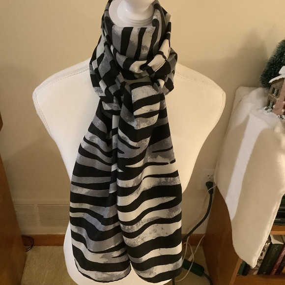 Talbots Rectangular Zebra Stripe Scarf - Picture 5 of 8